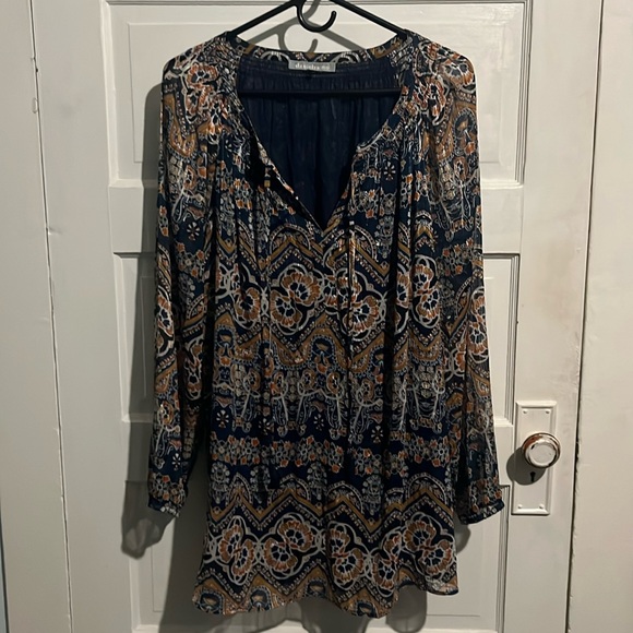 Woman's Top - Picture 1 of 5